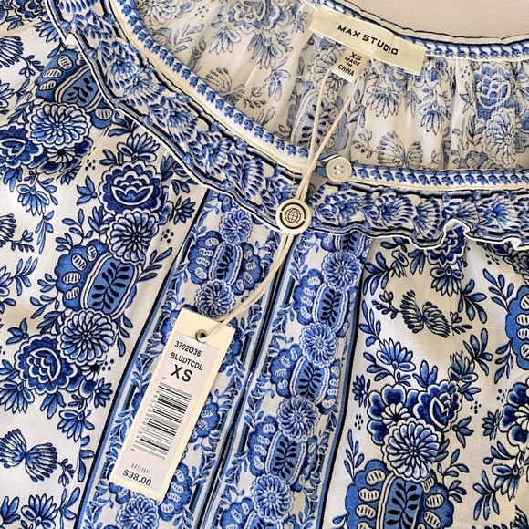 NWT Max Studio Floral Top Size Small - Picture 3 of 3